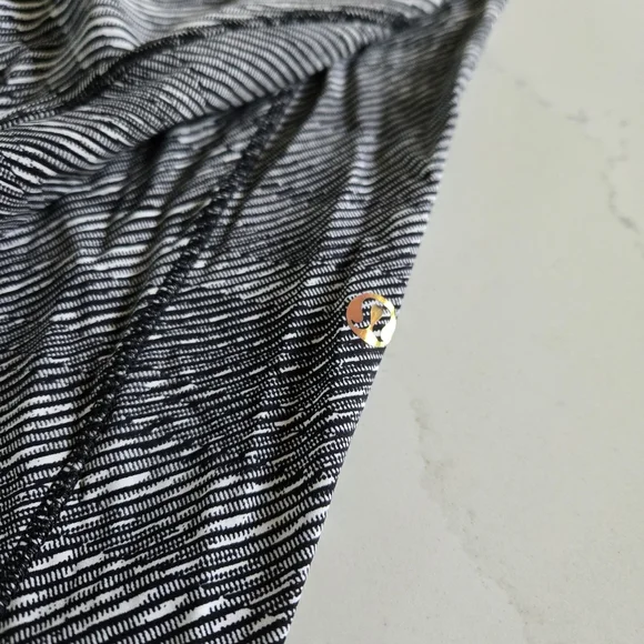 Lululemon SeaWheeze Fast and Free High-Rise Tight 25" Leggings 7/8 White Black 4 - Picture 8 of 10